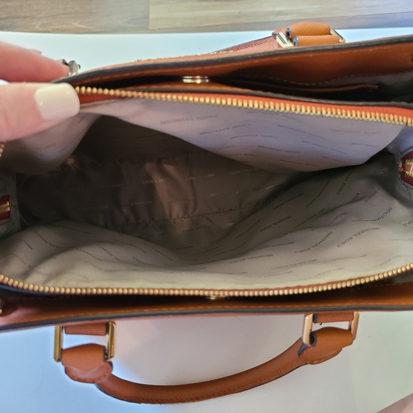 Michael Kors Savannah 2 Way Bag - Picture 8 of 9